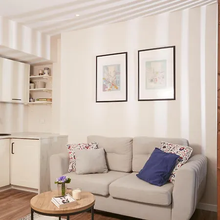 Cozy Naugarduko Palace *